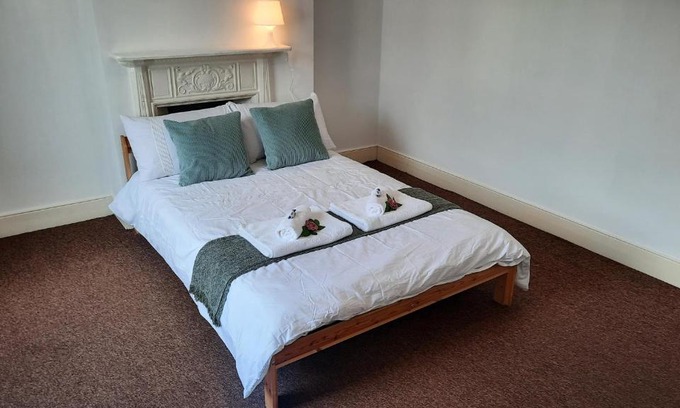 Barking Maison | Barking Station Property