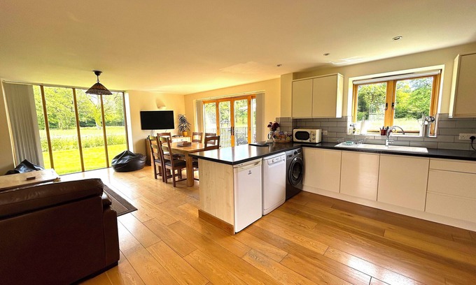 Leigh upon Mendip Cottage | Contemporáneo Cottage Holiday de acueducto de un río, vistas rurales, 11 millas de Bath