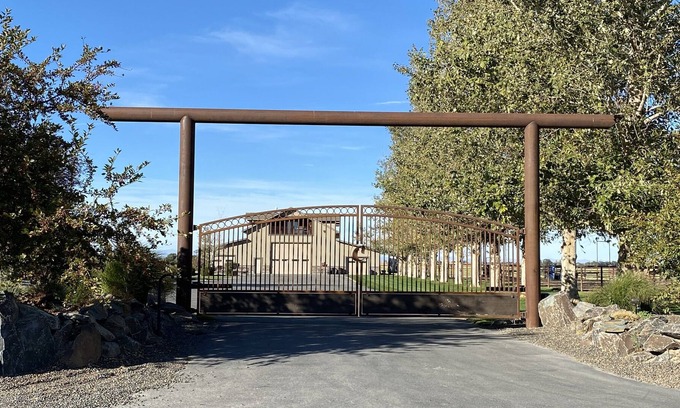 Gooding County Maison | Barn Dominion, 2000 sq ft ,1 mile from golf course & Box Canyon State Park