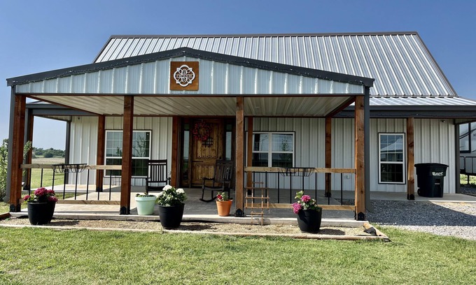 Elgin Autre | Barn house on 50 acres Mountain View