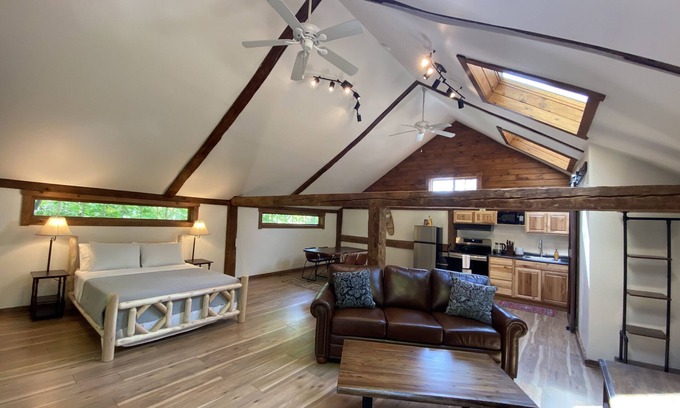 Northfield Maison | Barn Off the beaten path yet close to everything.