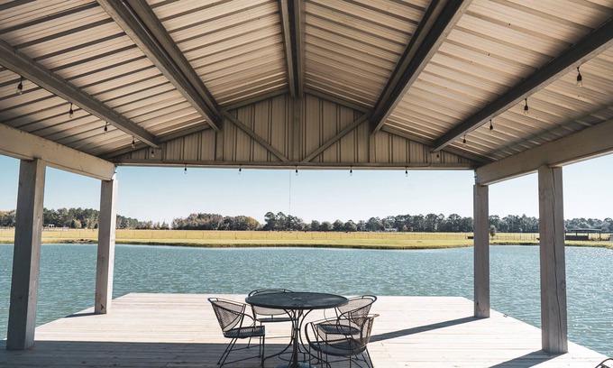 Beaumont Maison | Barndominium on 40 acre farm! Long term rental close To Beaumont & Mid-County