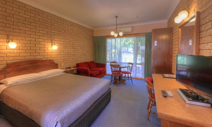Bright Maison | Barrass's John Bright Motor Inn