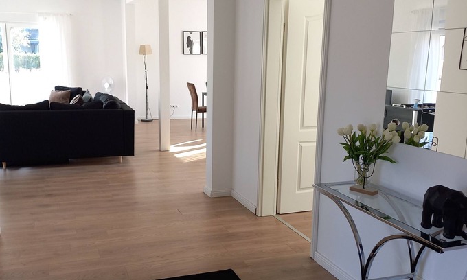 Adelheidsdorf Maison | Barrier-free house with terrace and free parking space