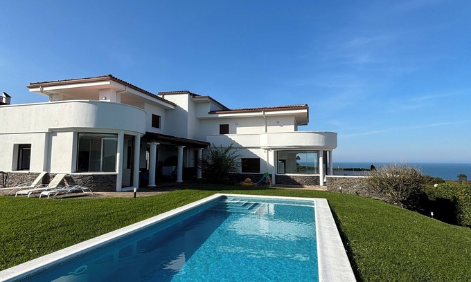 Barrika Chalet De Ski | Villa in front of the sea in barrika beach