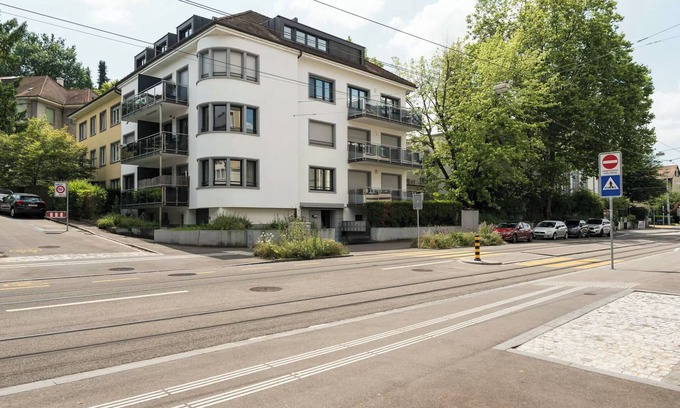 Bruderholz Appartement | BASELiving 3,5 Room Suite - Near ESC - Bahnhof SBB