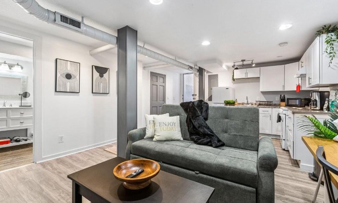 Alamo Placita Maison | Basement with Full Kitchen and Near Downtown