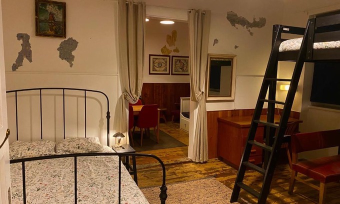 Karez Appartement | Basic small flat in an old railway station ground floor