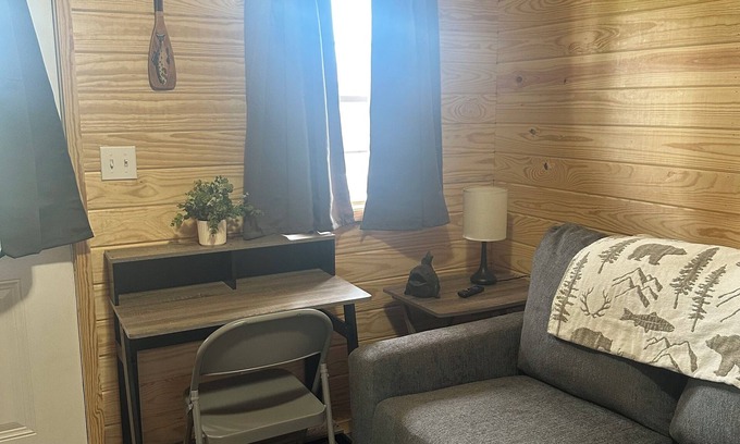 Stevenson Cabine | Bassmasters - Cozy 1-bedroom cabin with WiFi, AC in fabulous Stevenson