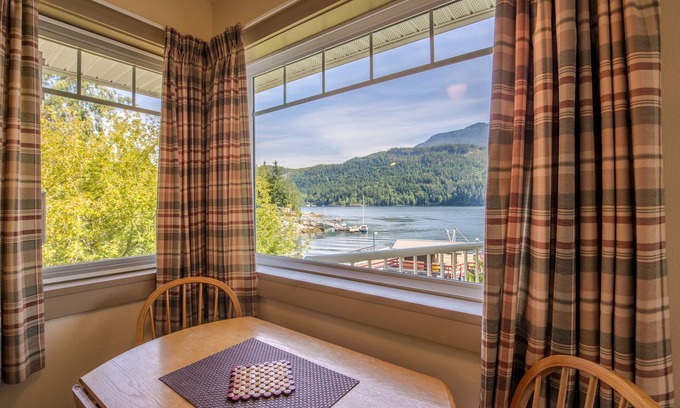 Egmont Hôtel | Bathgate Resort and Marina