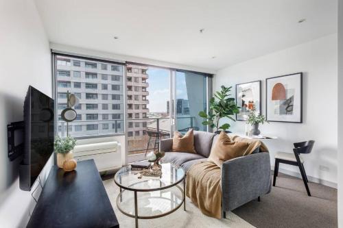 Melbourne Central Business District Appartement | Batman Hideout - Modern Parkside Escape with Gym