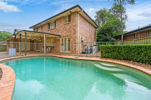 Baulkham Hills Maison | Baulkham Hills 4BR with Pool