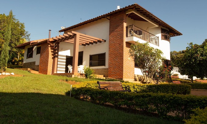 Barichara Maison | Baviera Gold, Ideal Para una Barbacoa en Familia