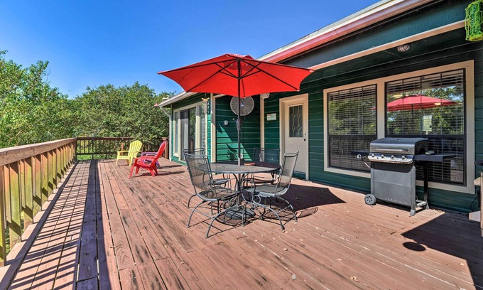 Long Mott Maison | Bay Access & Dock: Riverfront Tivoli Escape