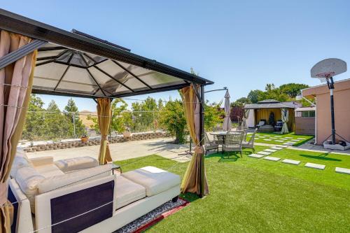 Hercules Maison | Bay and Hill Views Modern Hercules Home