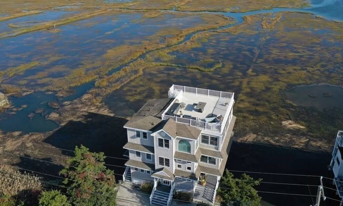 Goshen Maison | "Bay Dream" Avalon - 360 Views - Hot Tub - Roof Deck - Bike To Beach