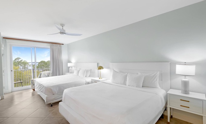 Villa Lago Copropriété | Bay-Facing Studio Gem with Private Balcony and King Bed - Accommodates up to 4 Guests for a Spectacular Stay at Sandestin Golf and Beach Resort!