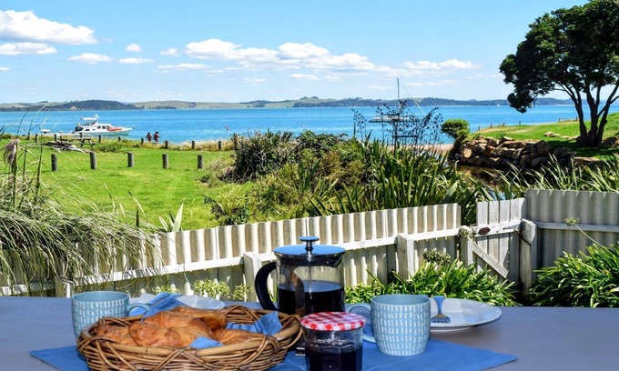 Russell Maison | Bay Retreat - Absolute Beachfront Holiday Home