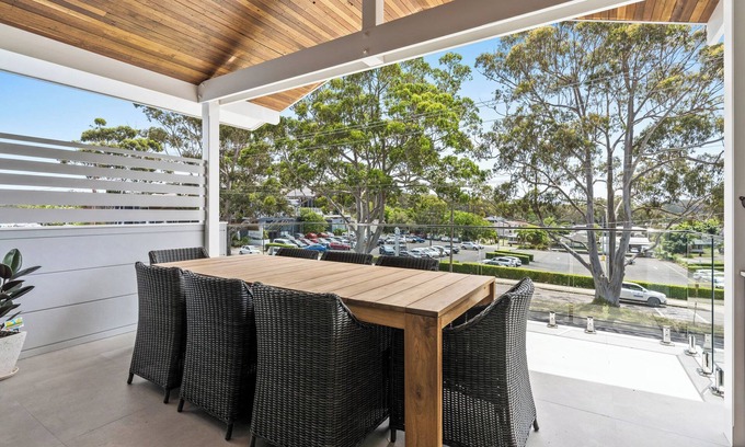 Nelson Bay Maison | Bay Retreat Villa - Stay with up to 20 guests in central Nelson Bay location