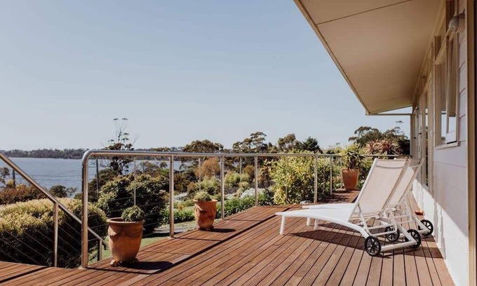 St Helens Maison | Bay Views with Swimming Pool