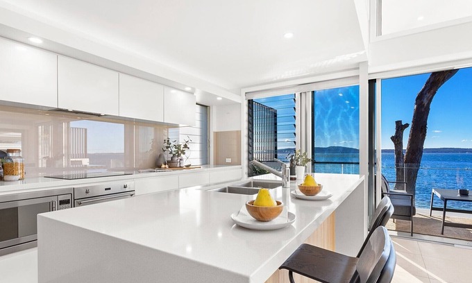 Corlette Maison | Baydream on the Beach - With Breathtaking Water Views
