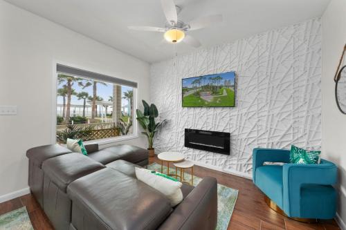 Port Isabel Maison | Bayfront Cottage- Pool - Hot Tub - Close to Beach