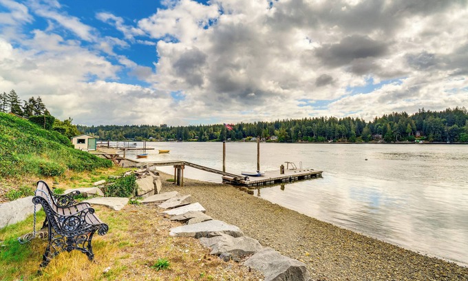 Vaughn Maison | Bayfront Home w/ Private Beach in Vaughn!