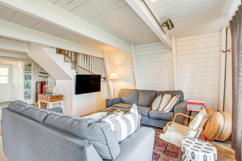Kewaunee County Maison | Bayfront Luxemburg Cabin Rental with Private Beach!