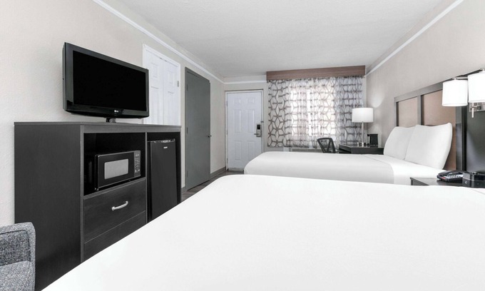North Loop Hôtel | Baymont by Wyndham Austin University Area
