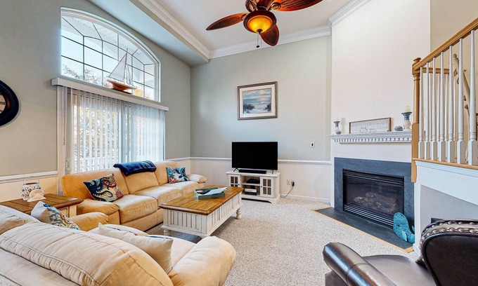Ocean View Maison | Bayside at Bethany Lakes condo with fireplace, AC, shared pool & tennis court