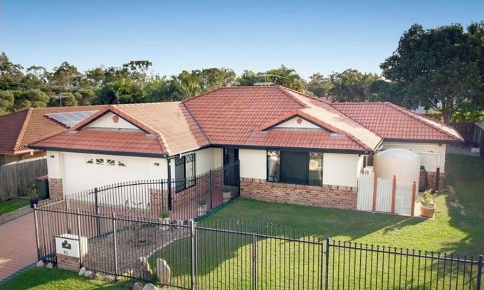Rothwell Maison | Bayside Bliss 8-Sleeper Family escape. Pet Friendly!