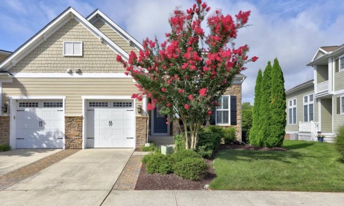 The Commons Maison | Bayside Resort! Spacious Townhome-Sleeps 13-Pools, Beach, Bikes, Pond, Golf!