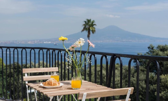 Posillipo Appartement | BayView Posillipo, modern, spacious, kids-friendly, stunning view