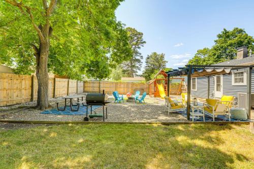 Bayville Maison | Bayville Getaway with Fire Pit - 2 Mi to Beach!