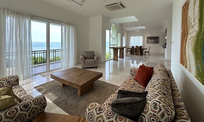 Tanjung Bungah Maison | BBQ at your own yard with full sea view - 2 mins from the beach!