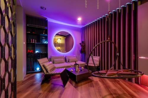 Lodz Appartement | BDSM SWING KLIMA Apartamenty Lustra super wygodne łóżko , huśtawka ,dla dorosłych ADULTS ONLY