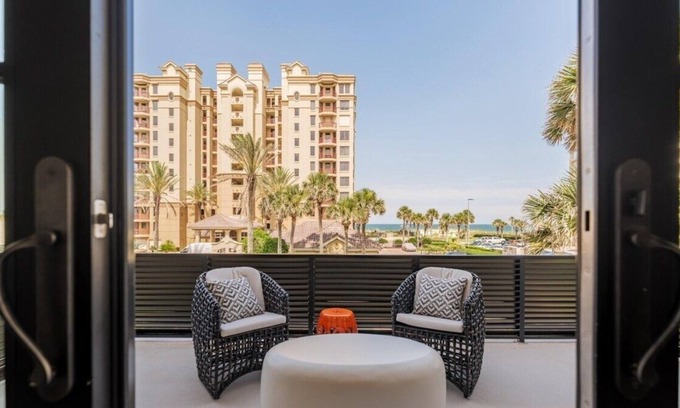 Jacksonville Beach Maison | Be A Nomad – Oceanview Luxe, 5BR Retreat