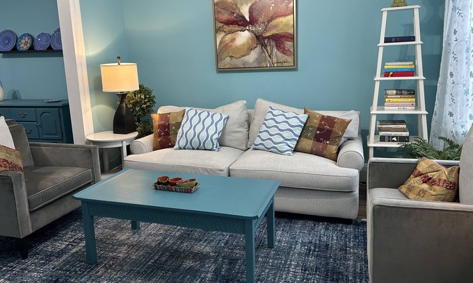 McGinley Square Appartement | Be in NYC under 20 minutes--One Bedroom with Patio in residential neighborhood