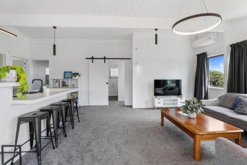 Lynmore Maison | Be Rude Not To