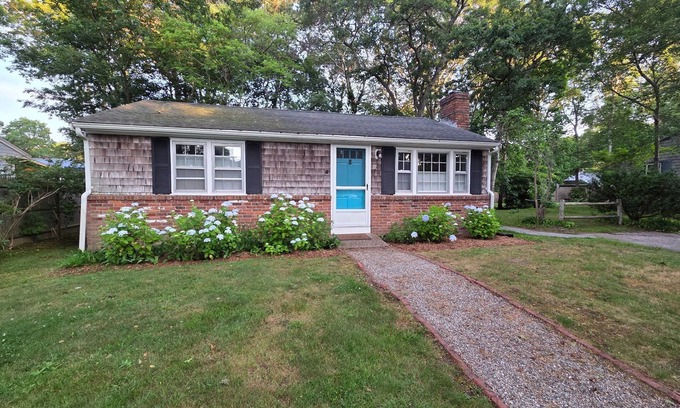 West Hyannisport Cottage | Bright and Cozy Centreville Cottage à seulement quelques minutes à pied ou à vélo de la plage