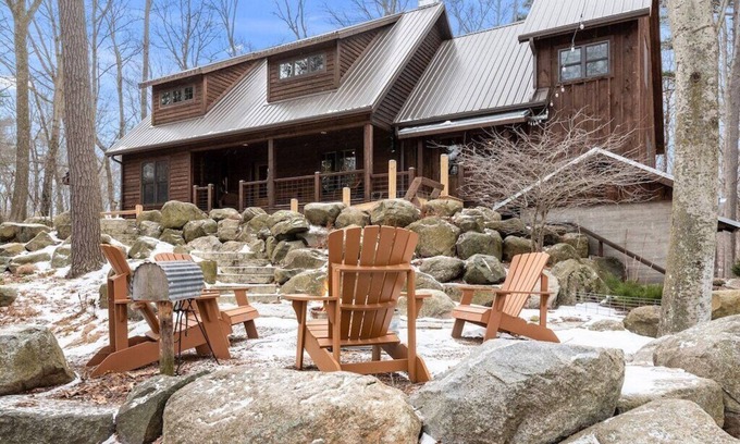 Oostburg Cabine | HOT TUB, Beach Access near Kohler-Andrae