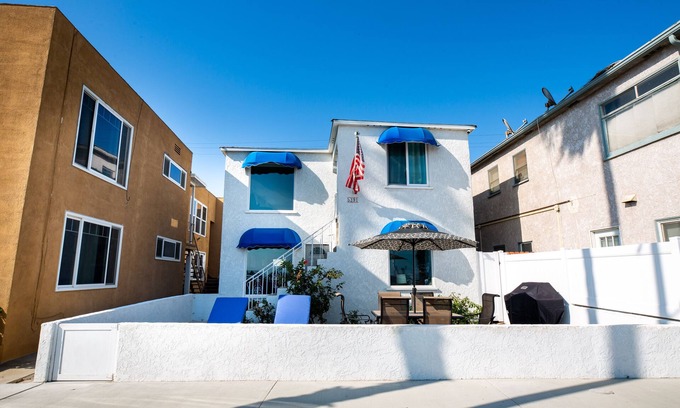 Belmont Shore Maison | Beach across the street, Alamitos Bay steps away! No hidden Fees!