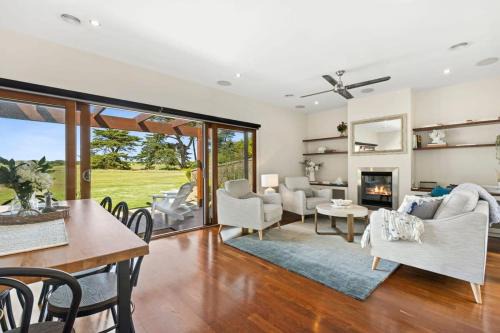Connewarre Maison | Beach and Golf Haven With Spa Luxury Living