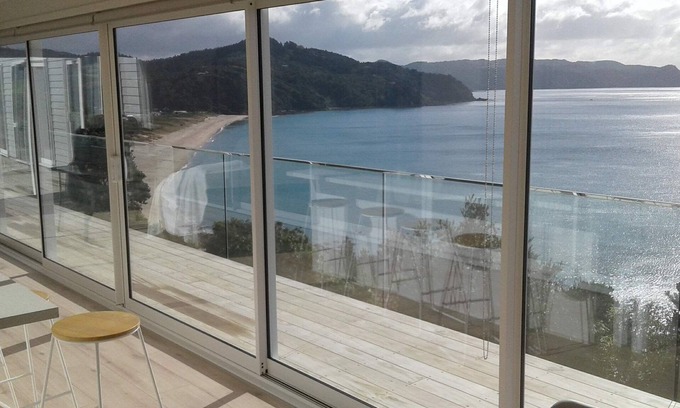 Tairua Maison | Vue sur la plage et l'océan dans chaque chambre.