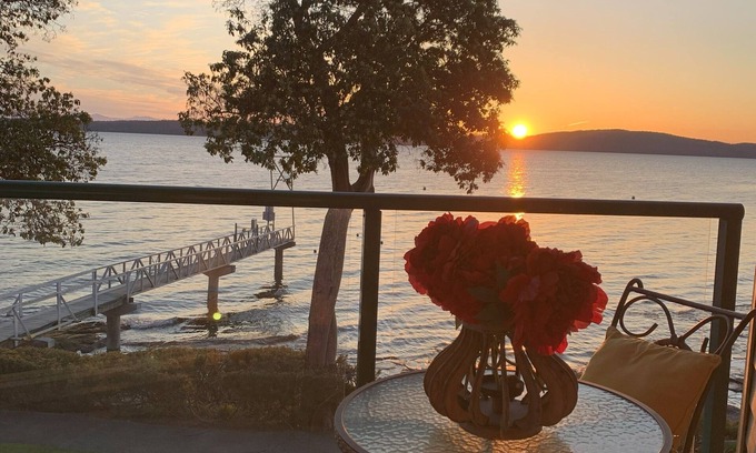 Yellow Point Copropriété | "Beach Bliss" oceanfront studio with balcony! Amazing view!