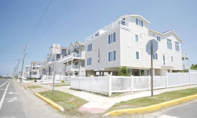 Sea Isle City Maison | Beach Block, Internet, Central Air, Grill, Off-Street Parking, Cuisine bien équipée et bien plus encore!