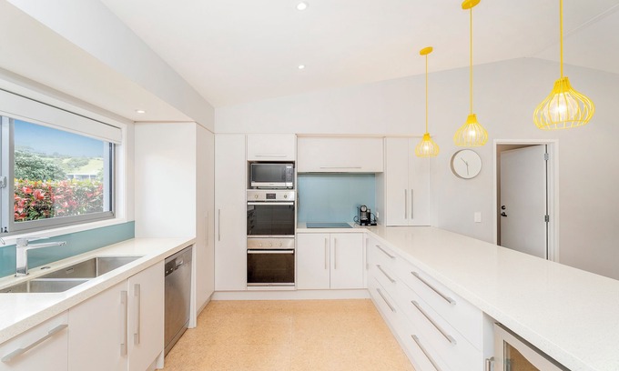 Whangapoua Maison | Beach Break Bach - Whangapoua Holiday Home