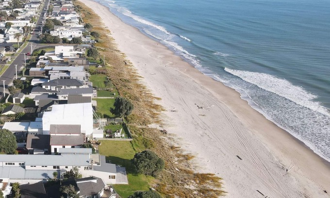 Papamoa Beach Maison | Beach Break Papamoa-Beachfront