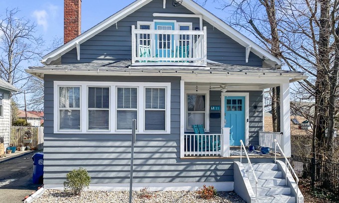 West Haven Maison | Beach Bungalow, walk to beach, private backyard