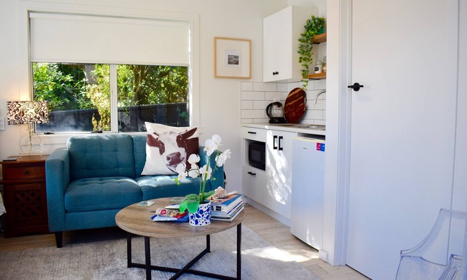 Paraparaumu Beach Maison | Beach, Cafes, Golf, Sun & Privacy at Paraparaumu Beachside Studio w sea view